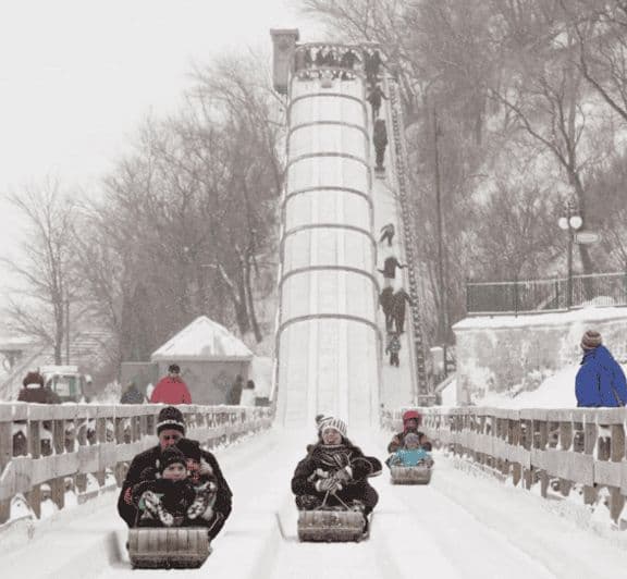 Québec : Balade en toboggan dans le Vieux-Québec avec chocolat chaud