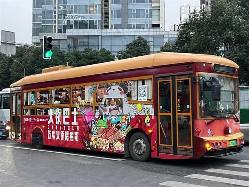 Chengdu : visite en bus avec dîner hot pot, vue nocturne sur la ville et boissons