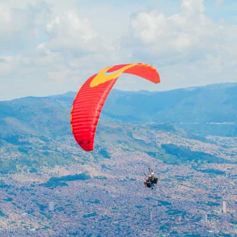 Billet Parapente au-dessus de la belle ville de Medellin