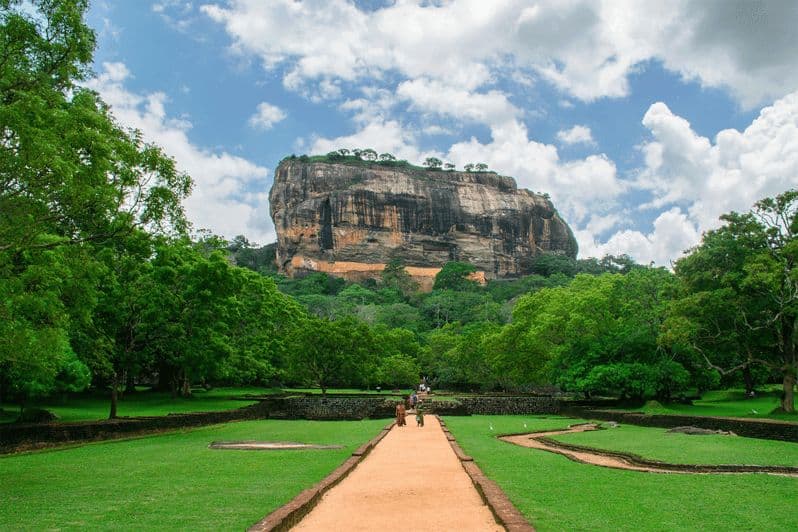 Billet Sigiriya : Rocher du Lion et safari à Minneriya, visite privée d'une jounée