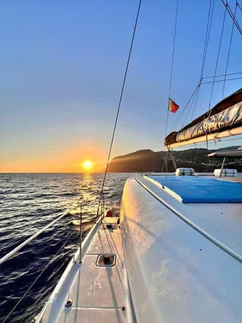 Billet Depuis Funchal : Croisière au coucher du soleil à Cabo Girao sur un catamaran de luxe