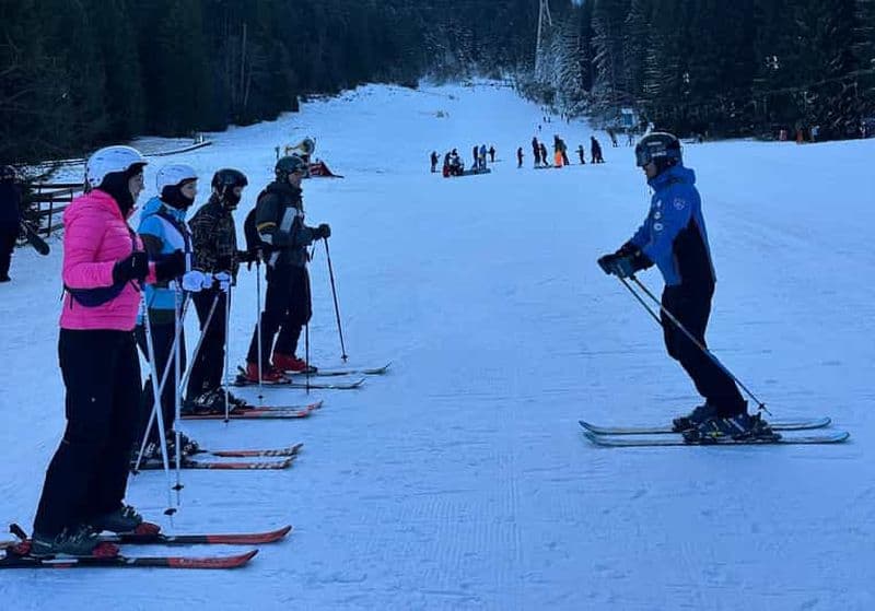 Brasov : Excursion d'une journée avec cours de ski pour tous les âges et tous les niveaux