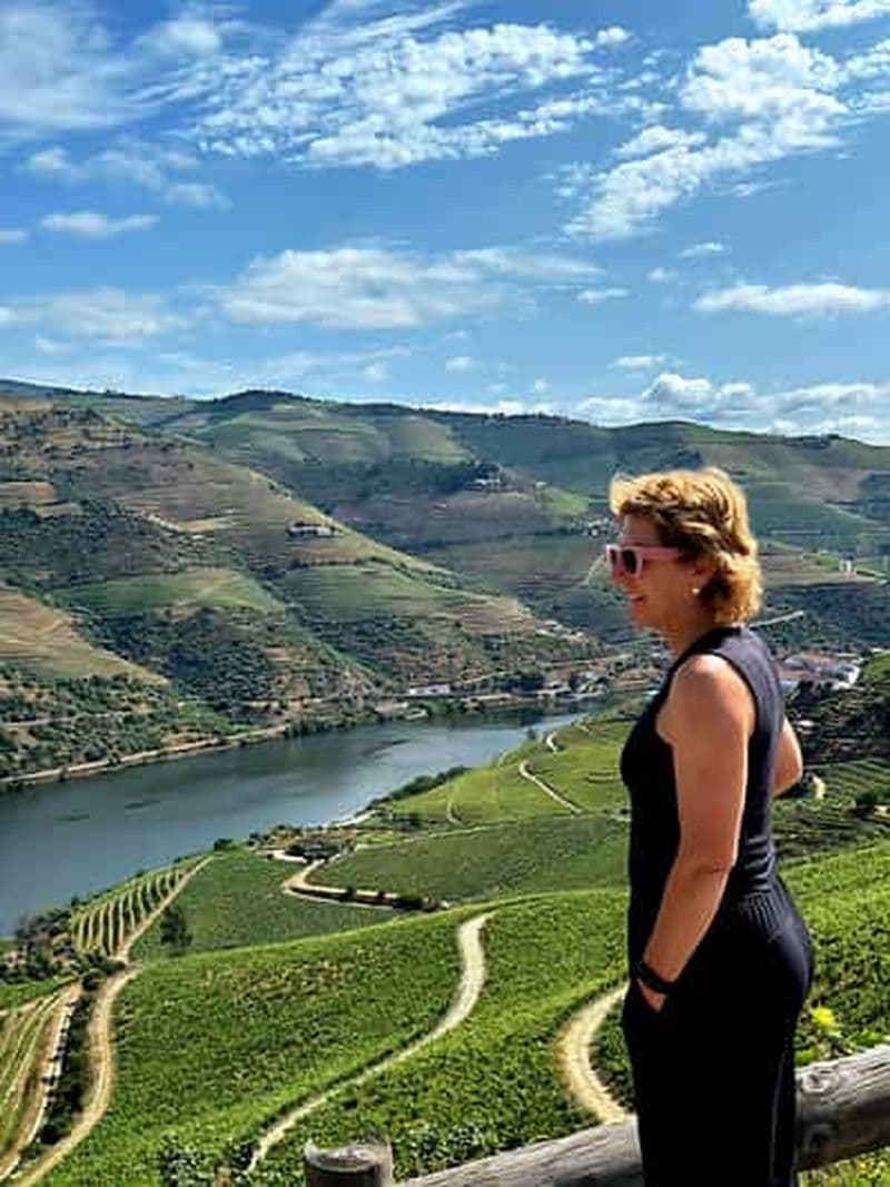 VALLÉE DU DOURO : Visite œnologique premium, déjeuner dans une cave et bateau privé