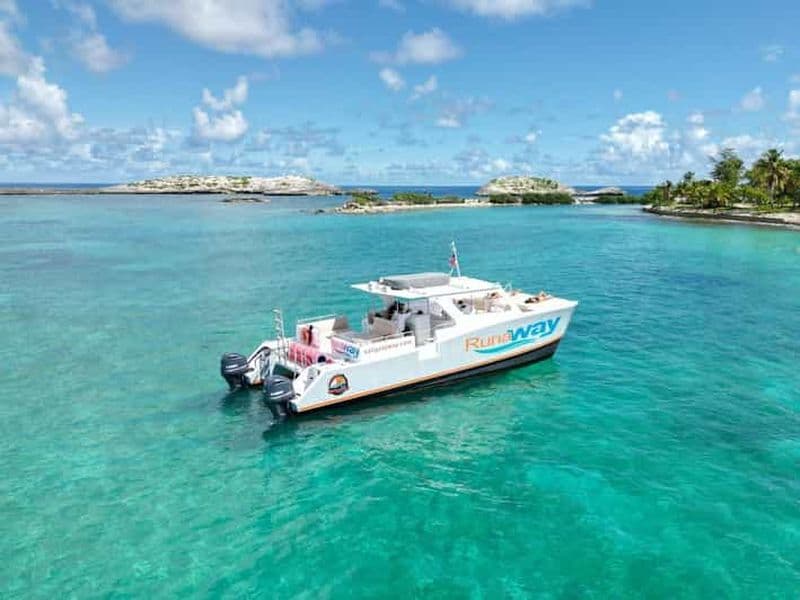 Fajardo : Excursion en bateau à moteur Icacos avec plongée en apnée, déjeuner et boissons
