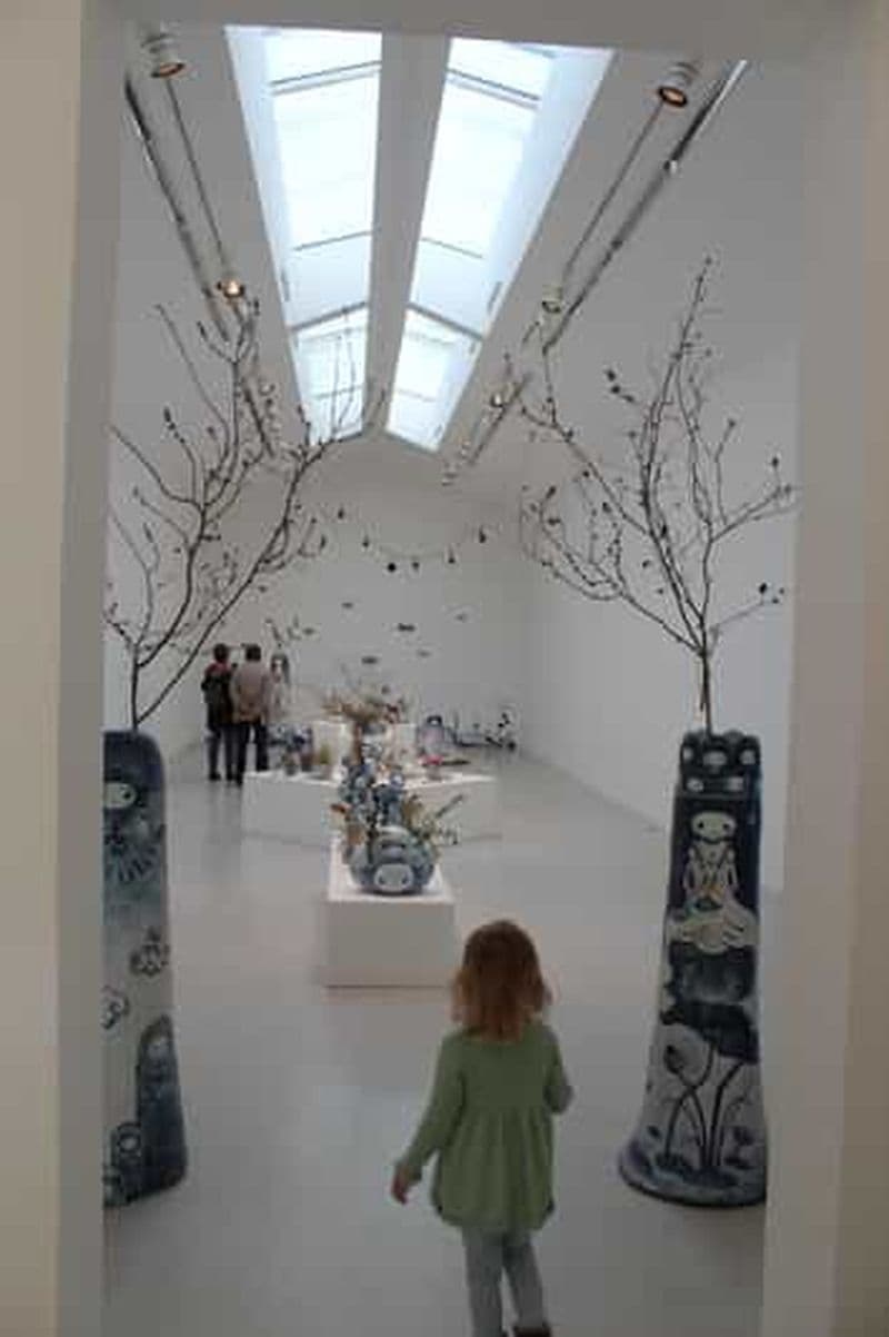 Billet Paris : les galeries d'art contemporain du Marais avec un artiste