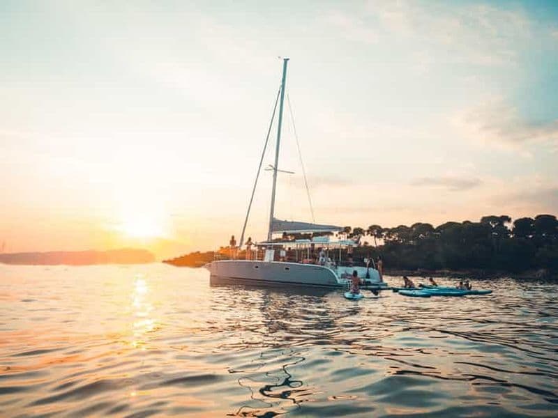 Marseille : Excursion en catamaran au coucher du soleil avec Stand-up Paddle et vin