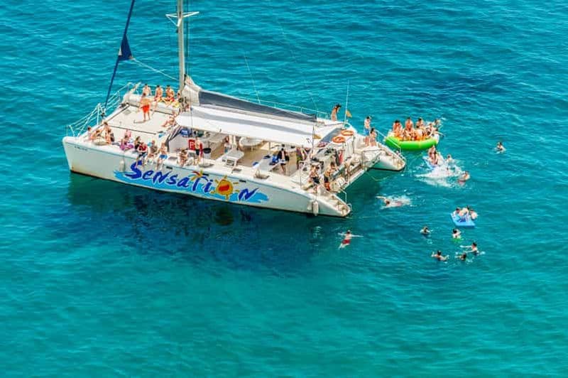 Billet Barcelone : croisière festive en catamaran avec barbecue