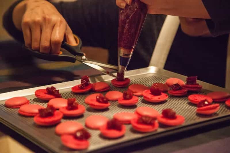 Billet Paris : Cours de pâtisserie de macarons français avec un chef parisien