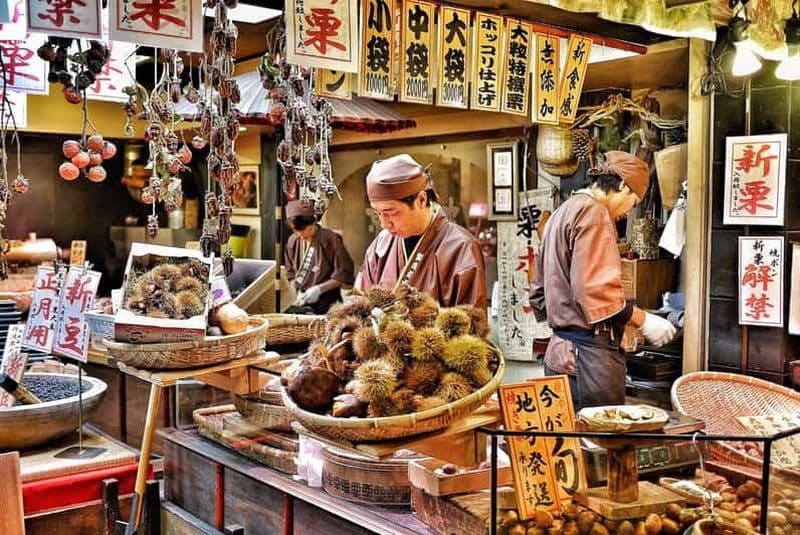 Billet Kyoto : Visite culinaire du marché Nishiki et de Depachika avec un local