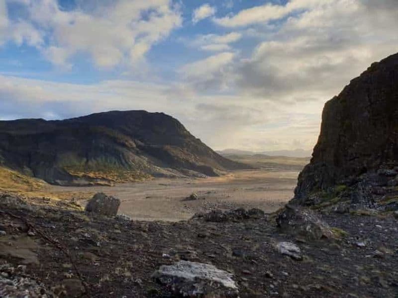 Billet Randonnée d'une journée à Helgafell : grottes de lave et elfes - niveau modéré