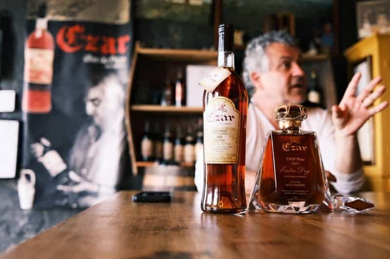 Dégustation de vins de luxe au domaine viticole de Czar Pico