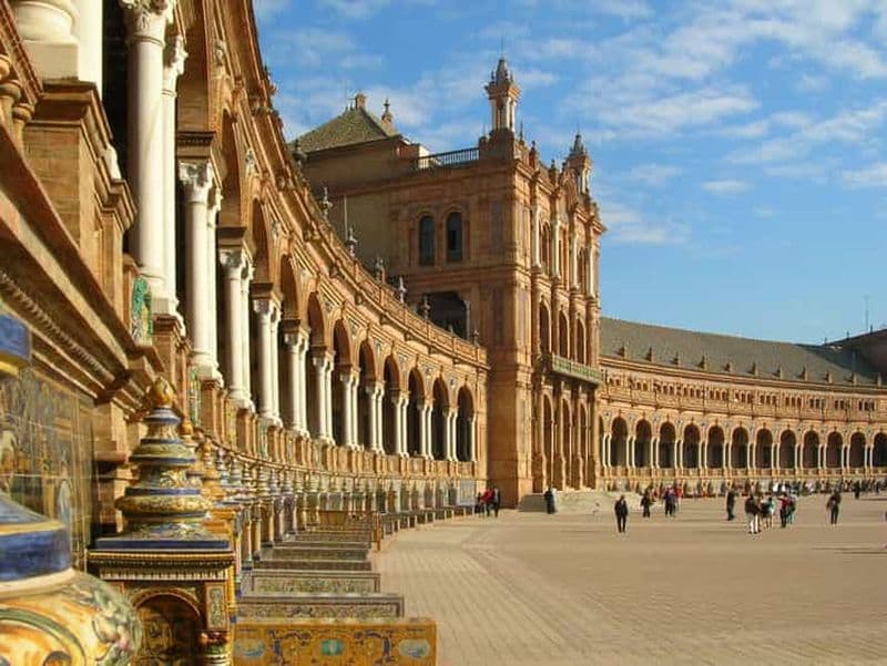 Billet Au départ de Malaga : excursion privée d'une journée à Séville, l'Alcazar et la cathédrale