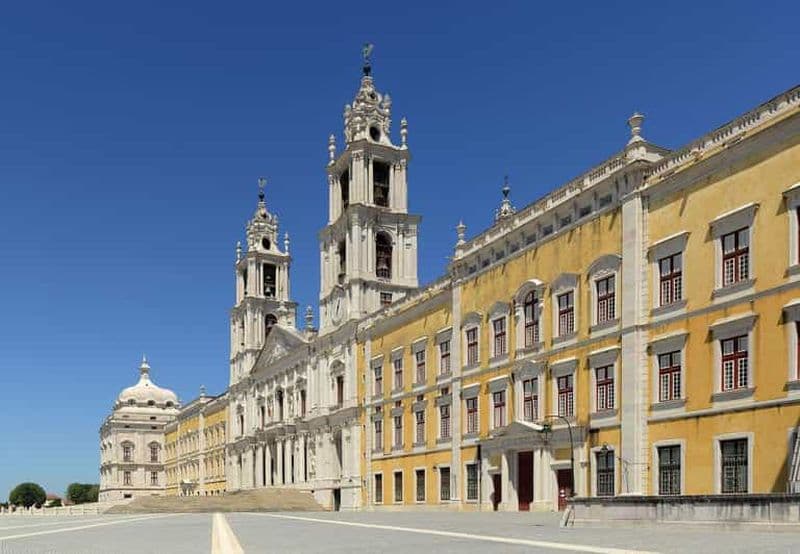 Mafra : Billet pour le palais national et visite à pied de la ville (In-app)