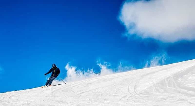 Depuis Erevan : Journée de ski à Tsaghkadzor et au lac Sevan