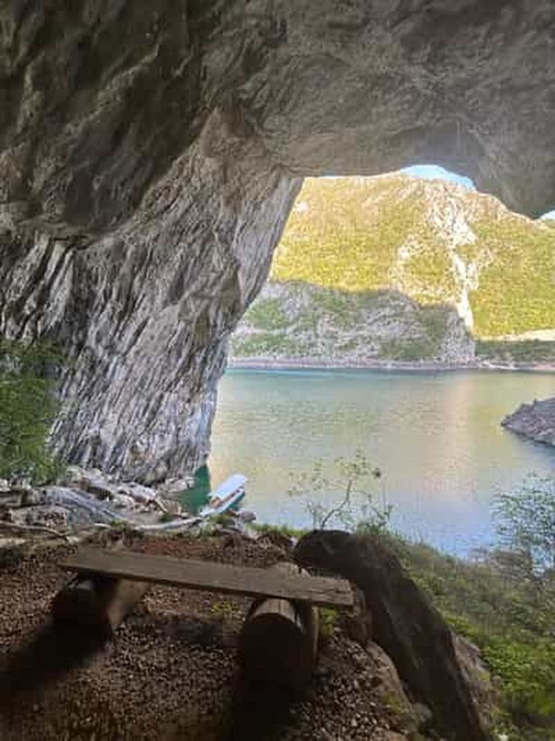 Billet Lac Piva : Croisière dans la grotte d'Oteša avec barbecue en option