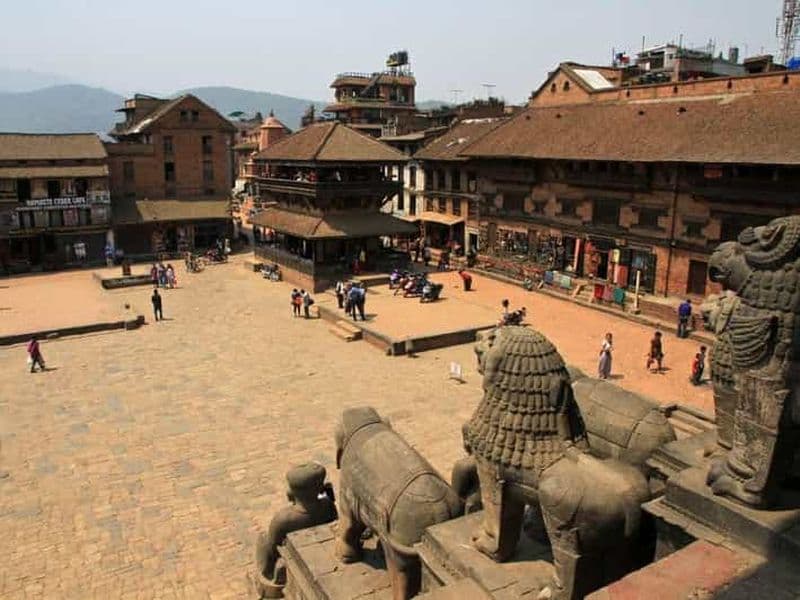 Aventure à Bhaktapur : Visite de la place Durbar et sensations fortes en tyrolienne