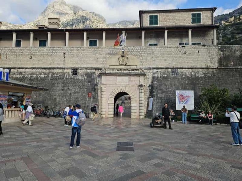 Explorez Kotor : promenade à pied dans la vieille ville et visite à vélo de la côte de la baie