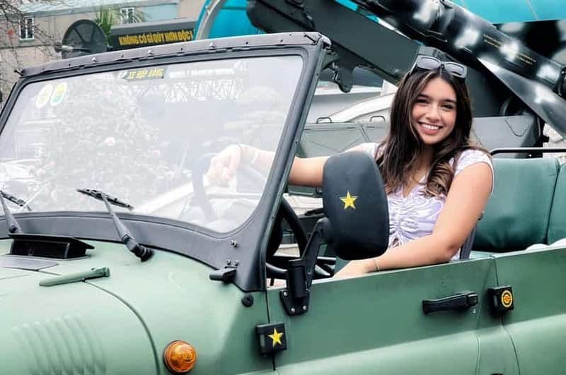 Billet Aventure en Jeep à Hanoï : Poterie de Bat Trang et Spectacle GOM en Direct