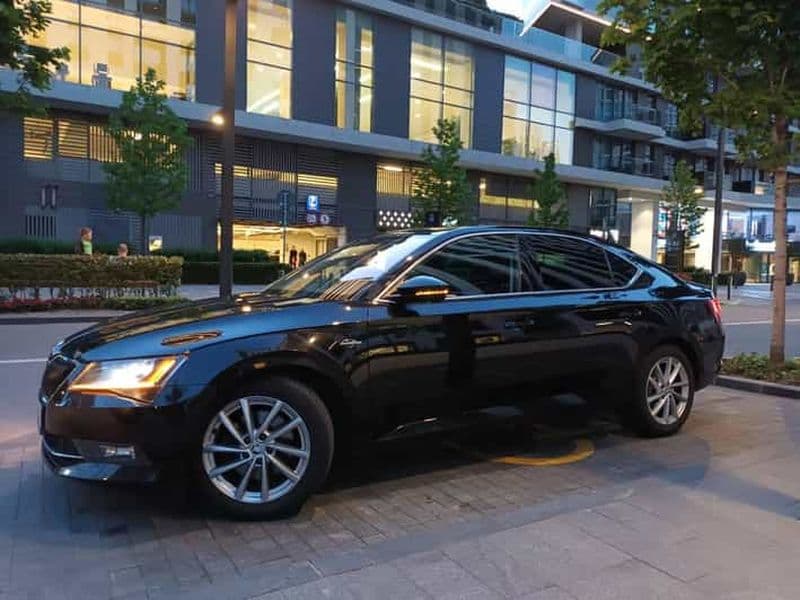 Belgrade : transfert aéroport privé avec service d'accueil