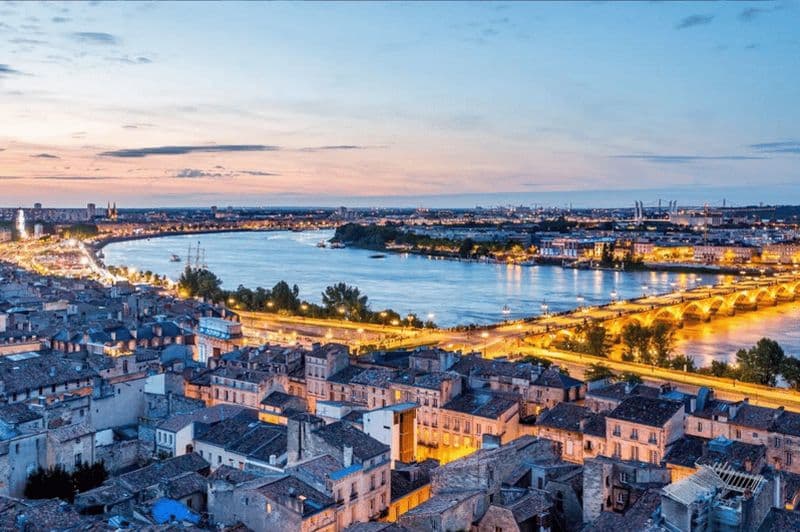 Billet Bordeaux : Jeu Smartphone d'extérieur pour l'enterrement de vie de garçon