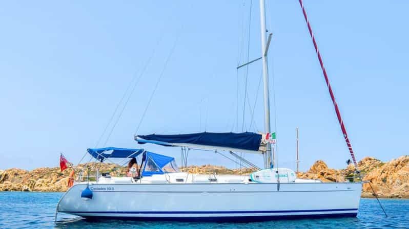 Depuis Santa Teresa : Excursion en bateau à voile dans l'archipel de La Maddalena