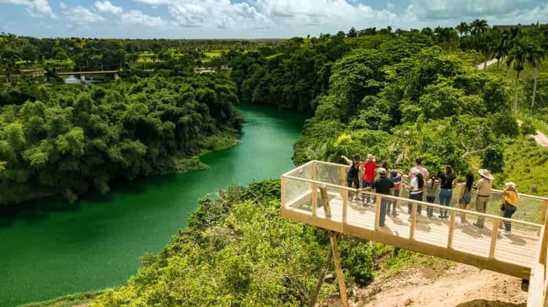 Punta Cana : Visite en bus du parc animalier Xploration avec rencontres