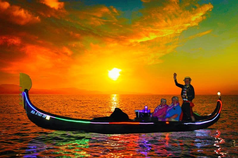 Billet Oahu : Croisière en gondole de luxe avec boissons et pâtisseries