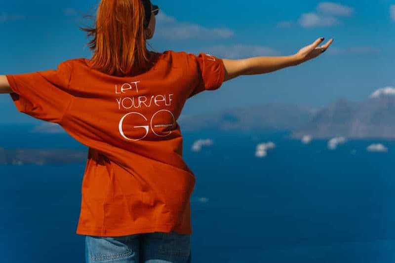 Billet Santorin : un voyage à travers les vignobles et la richesse volcanique