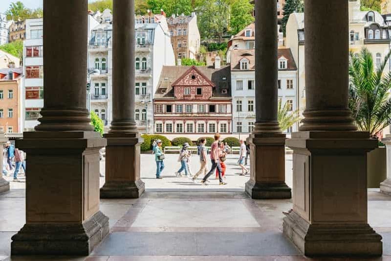 Prague : excursion d'une journée à Karlovy Vary avec tour de guet et funiculaire