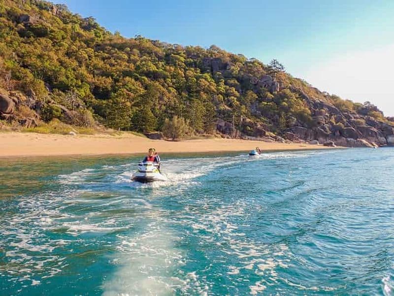 Billet Expérience en jet-ski à Magnetic Island : excursion de 90 minutes dans 5 baies.
