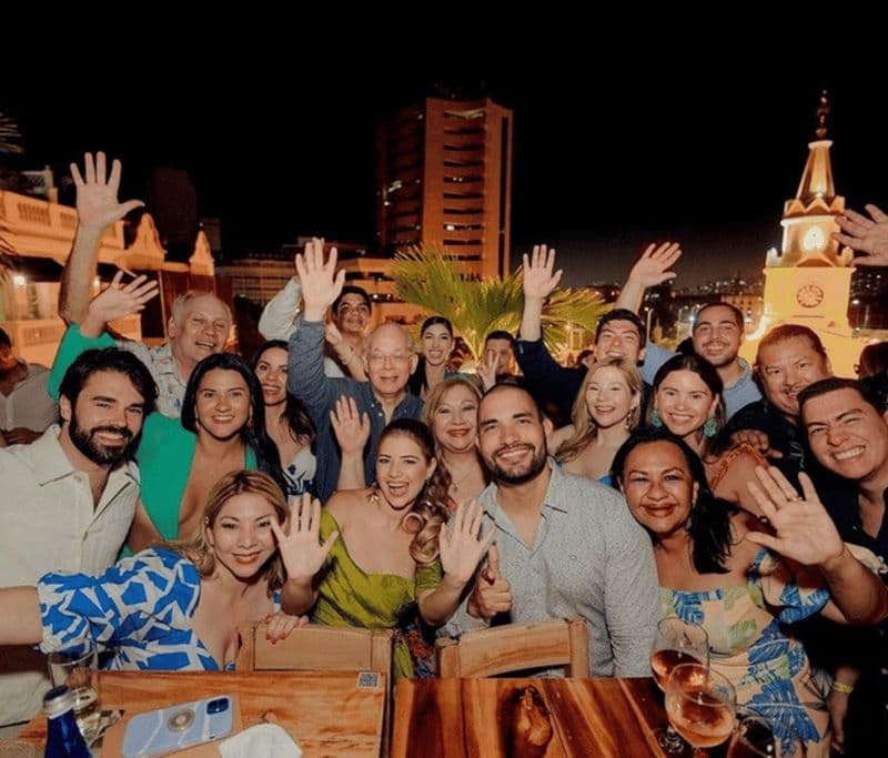 Billet Cartagena : visite de nuit des bars et des toits avec un hôte local