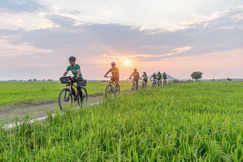 Siem Reap: balade à vélo à la campagne au coucher du soleil