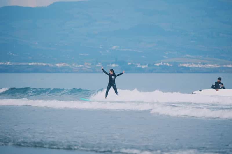 AZORES : Leçon de surf pour débutants