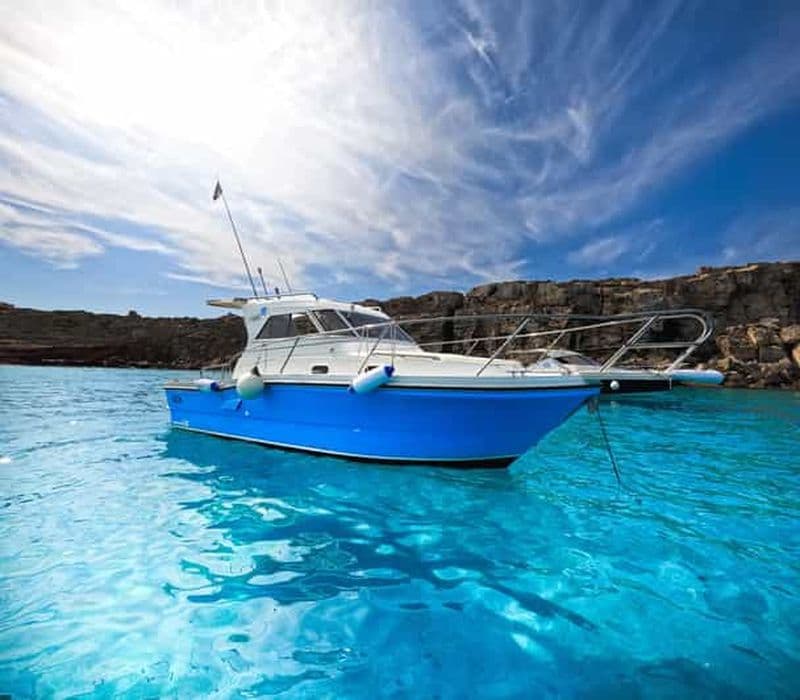 Billet Favignana : excursion partagée en bateau avec déjeuner à bord