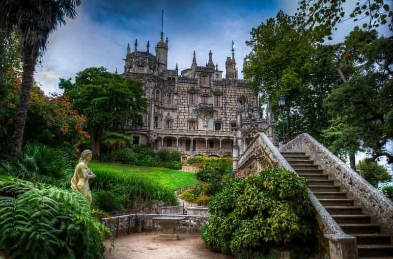 Billet Lisbonne : Excursion d'une journée à Sintra, au palais de Pena, à Regaleira et à Monserrate