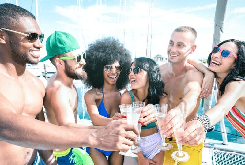 Mirissa : Sunset Yacht Party avec DJ live et boissons