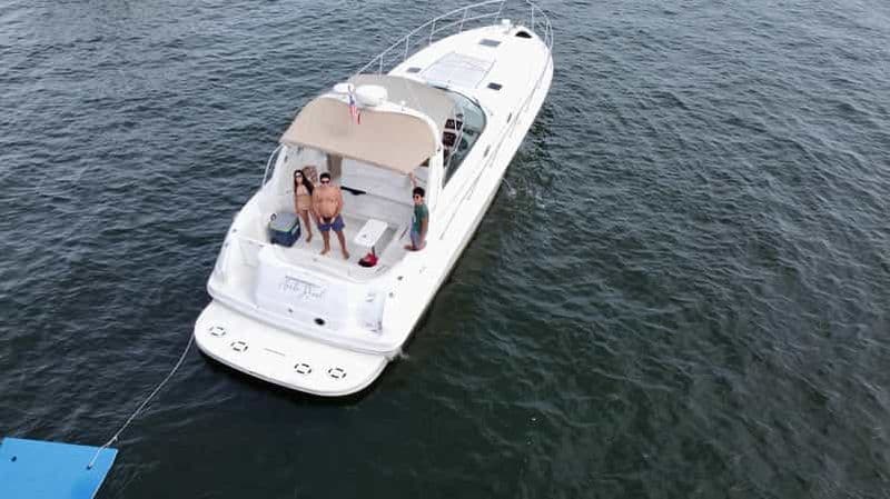 Billet Miami Beach : Location d'un yacht privé avec capitaine et champagne