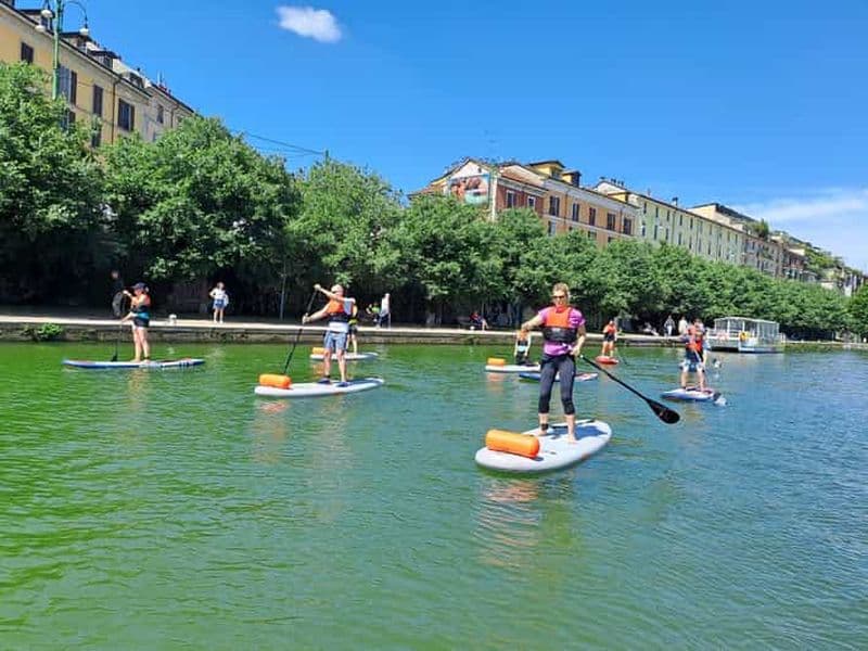 SUP sur les Navigli : une retraite bien-être à Milan
