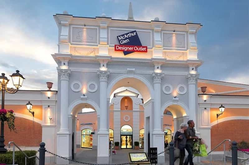 Billet Excursion privée d'une journée à Rome pour faire du shopping à Castel Romano Outlet