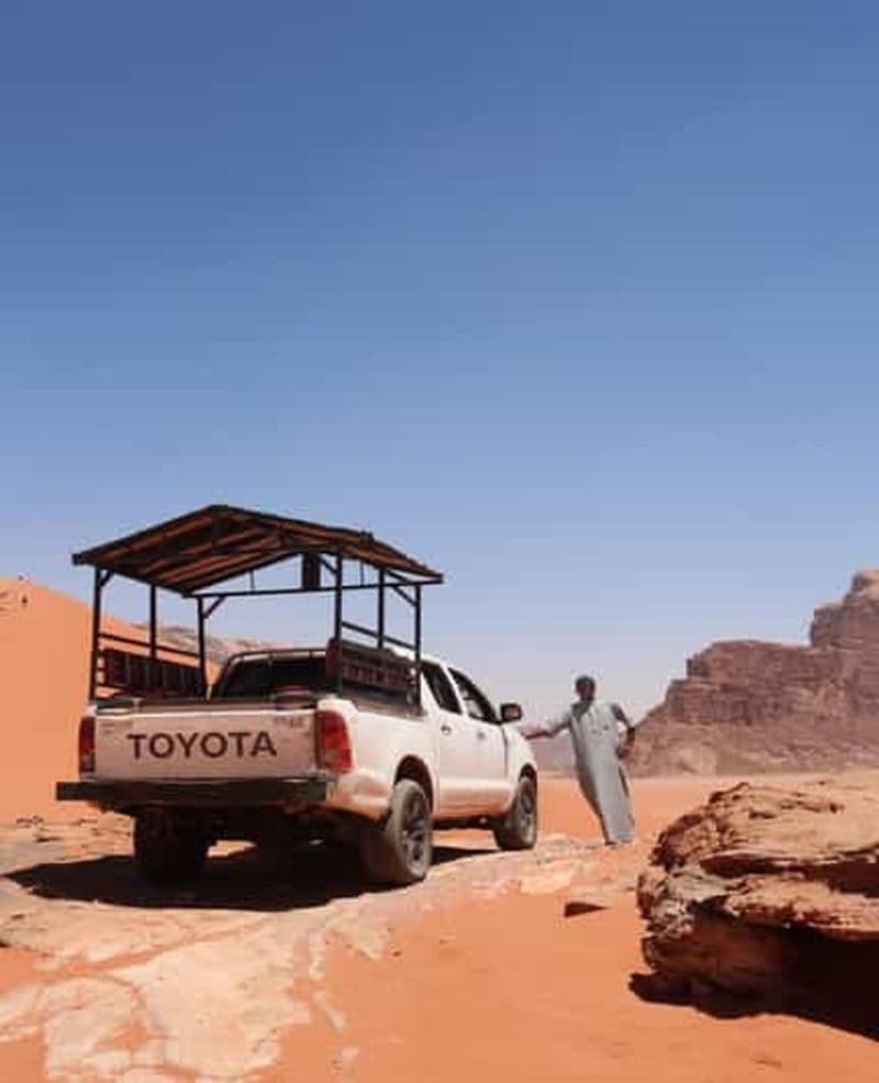 Billet Wadi Rum : lieu célèbre, circuit en Jeep UNESCO, option balade à dos de chameau