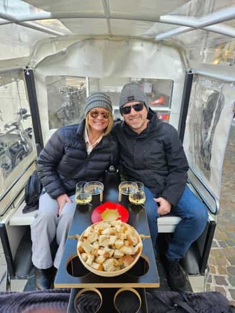 Visite privée en Tuk Tuk à Genève pour déguster une fondue et du vin