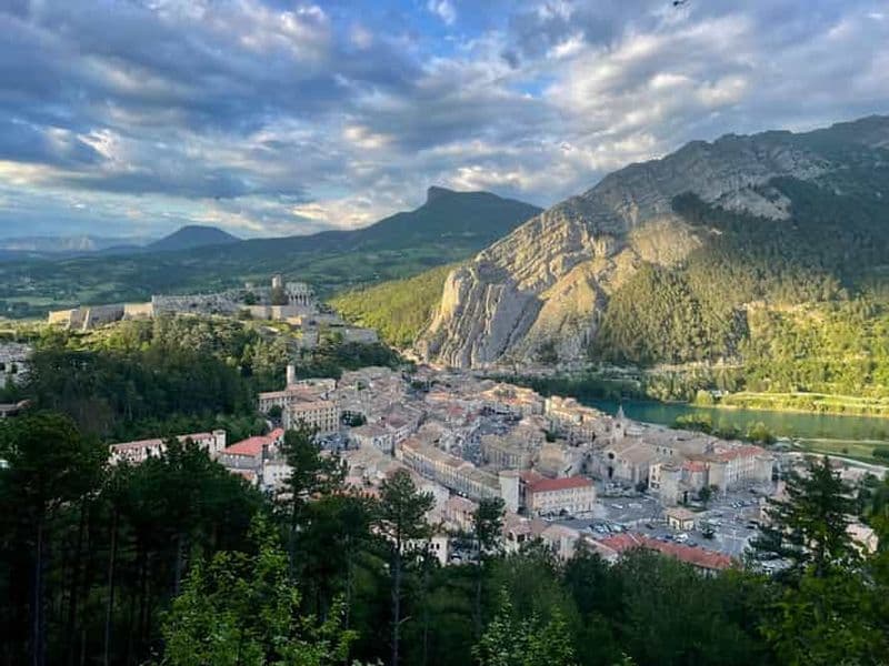 Billet Sisteron: tour de la ville par les montagnes (coucher de soleil/nocturne)