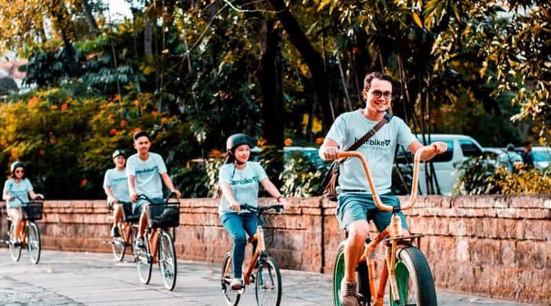Manille : Visite guidée à vélo en bambou au coucher du soleil à Intramuros