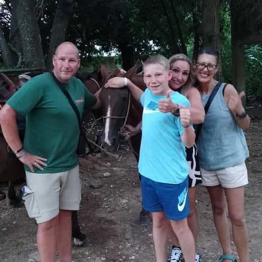 Billet Punta Cana : Randonnée à cheval avec vue sur le coucher de soleil à la plage de Macao