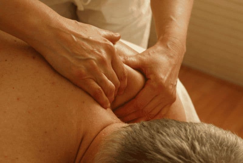 Massage relaxant aux pierres volcaniques
