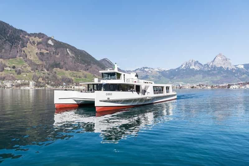 Billet Lucerne : Croisière aller-retour en catamaran sur le lac des Quatre-Cantons