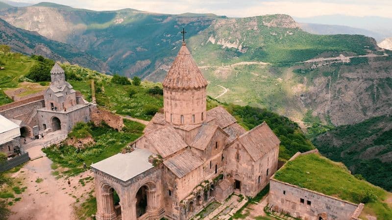 Erevan : Monastère de Tatev, Khndzoresk, cascade de Shaki, Areni