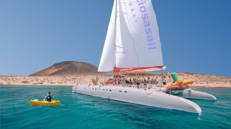 Depuis Lanzarote : Excursion à la voile autour de La Graciosa