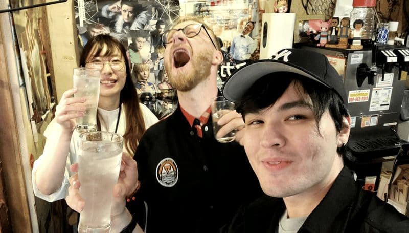 Faites la tournée des bars : Créez des souvenirs inoubliables avec les guides de TOMODACHI !