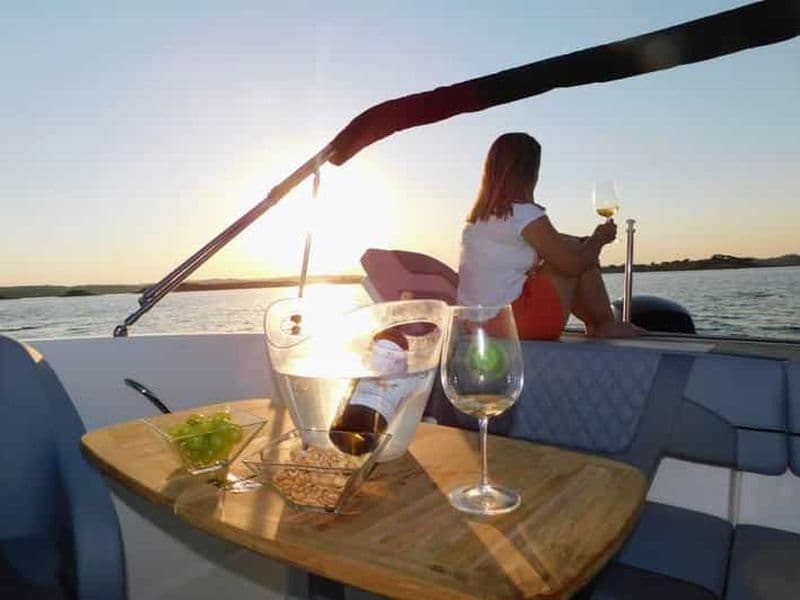 Billet Bateau privé sur l'Alqueva (2h30) + Pique-nique à bord (jusqu'à 6 personnes)